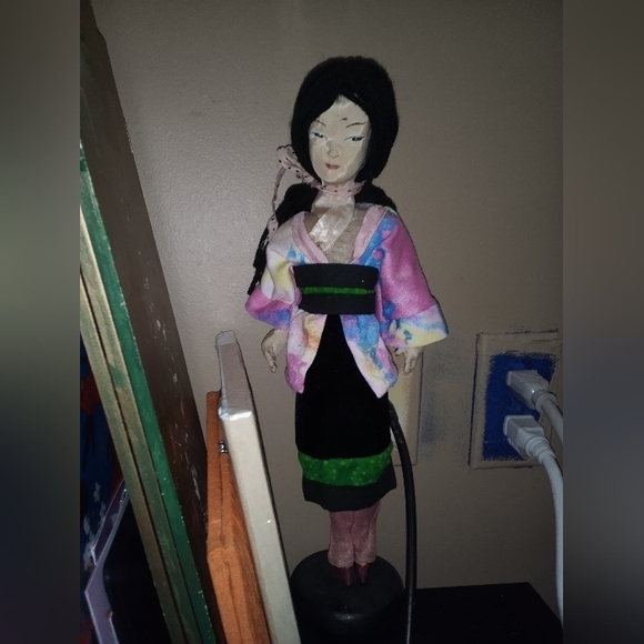 Antique collectible silk face handmade Geisha doll. - Picture 10 of 14